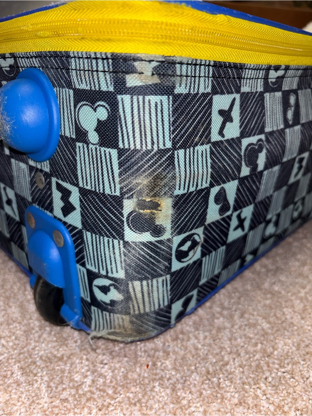 Vintage American Tourister Kids Mickey Mouse Red Travel Carry-On - Picture 10 of 11